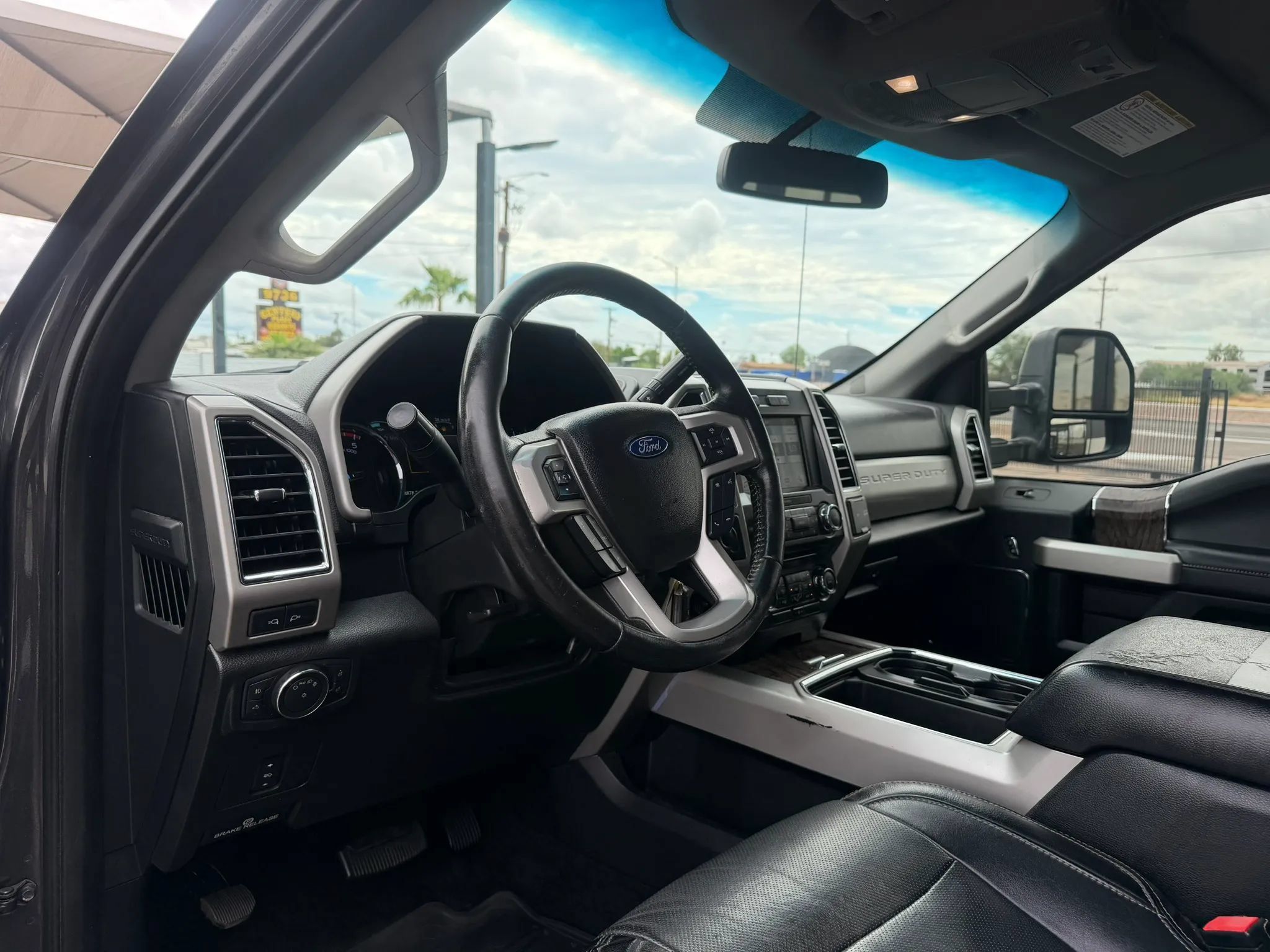 Used 2018 Ford F350 Lariat AWD/4WD image 21