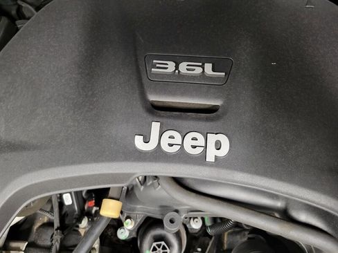 Used 2021 Jeep Wrangler Unlimited Sahara AWD/4WD image 96