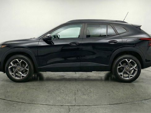 Used 2025 Chevrolet Trax LT FWD image 5