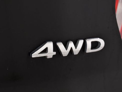Used 2018 Ford Explorer XLT w/ Equipment Group 202A AWD/4WD image 22