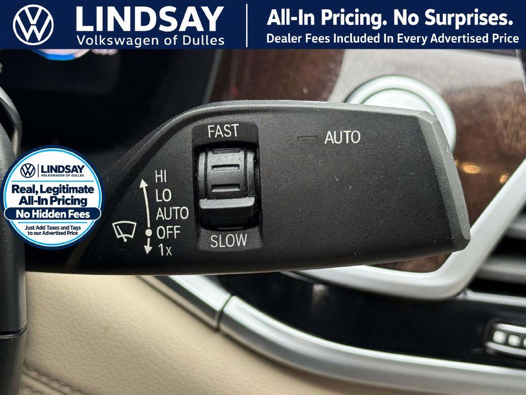 Used 2020 BMW 740i w/ Premium Package RWD image 24