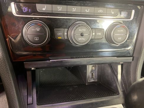 Used 2016 Volkswagen Golf R 4-Door (M6) image 25