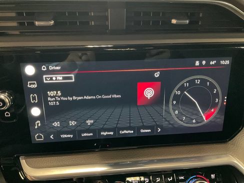 Used 2022 GMC Sierra 1500 Denali w/ Technology Package AWD/4WD image 20