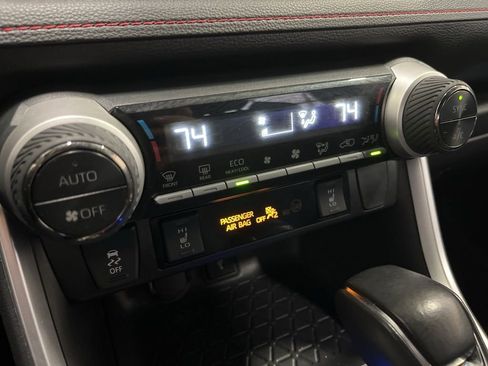 Used 2022 Toyota RAV4 SE w/ Weather & Moonroof Package image 15