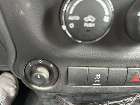 Used 2012 Jeep Wrangler Sahara AWD/4WD image 17