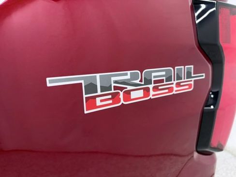 Used 2023 Chevrolet Colorado Trail Boss w/ Technology Package AWD/4WD image 9