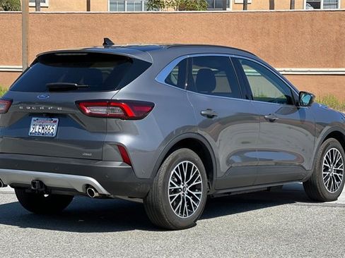 Used 2023 Ford Escape SE w/ PHEV Premium Package image 4