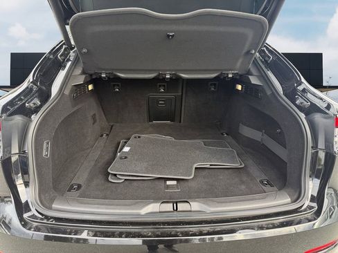 Used 2021 Maserati Levante image 9