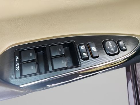 Used 2013 Toyota Avalon XLE image 20