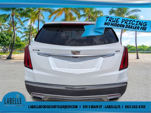 Used 2022 Cadillac XT5 Premium Luxury w/ Technology Package FWD image 4