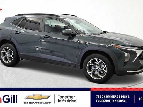 Used 2025 Chevrolet Trax LT w/ Driver Confidence Package FWD image 1