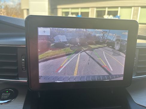 Used 2020 Ford Explorer XLT w/ Equipment Group 202A image 22