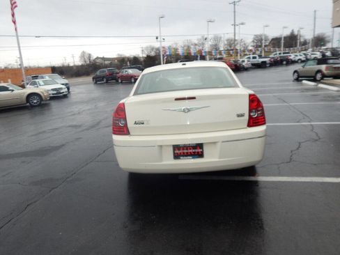 Used 2010 Chrysler 300 Touring image 8