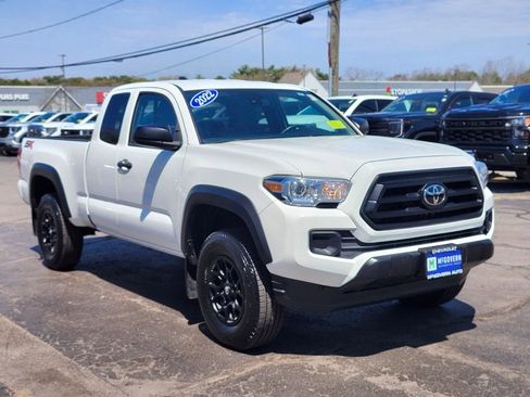 Used 2022 Toyota Tacoma SR w/ SX Package AWD/4WD image 7