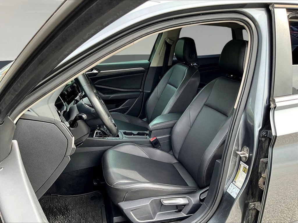 Used 2020 Volkswagen Jetta SEL FWD image 22
