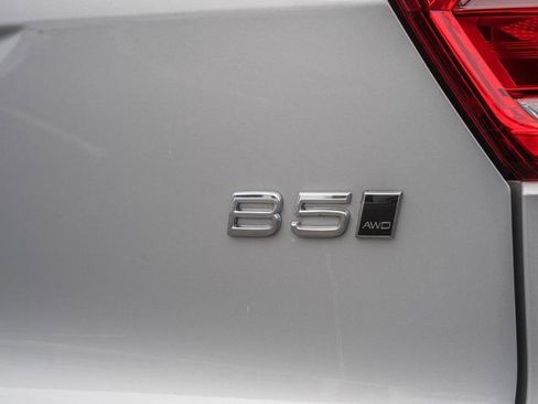 Certified 2023 Volvo XC40 B5 Plus w/ Protection Package Premier image 9