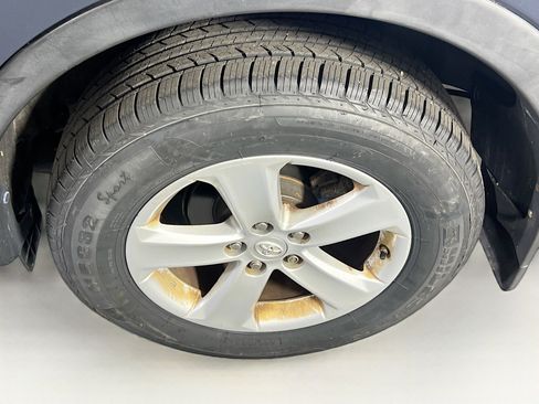 Used 2013 Toyota RAV4 XLE image 29