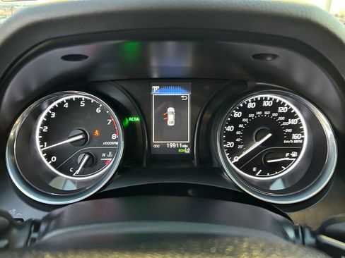 Used 2019 Toyota Camry SE image 12