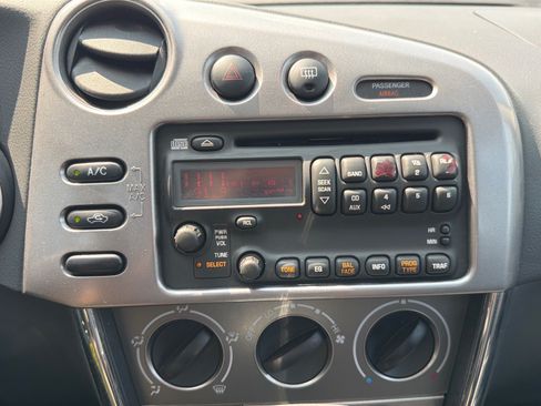Used 2008 Pontiac Vibe w/ Preferred Package FWD image 16