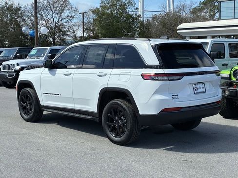 New 2026 Jeep Grand Cherokee Altitude AWD/4WD image 7