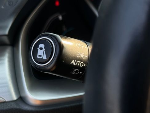 Used 2018 Honda Civic Touring image 27