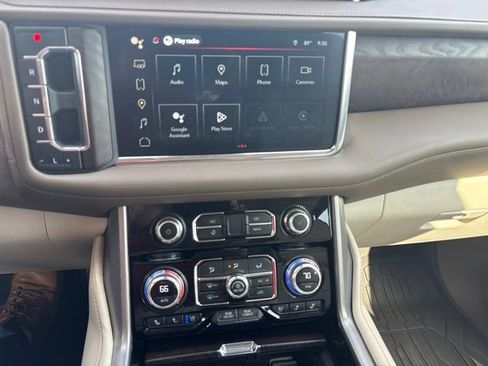 Used 2023 GMC Yukon Denali RWD image 12