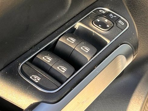 Used 2022 Mercedes-Benz EQB 350 4MATIC image 10