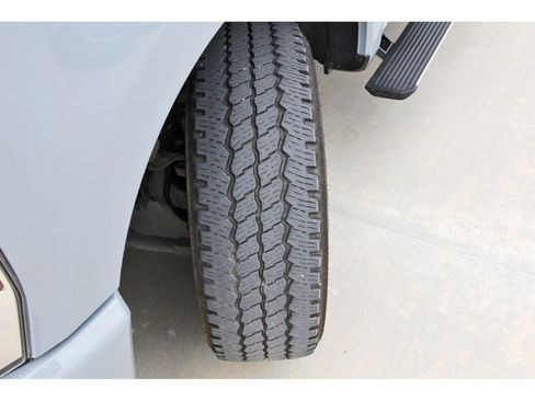 Certified 2025 Ford F350 Platinum w/ FX4 Off-Road Package AWD/4WD image 30