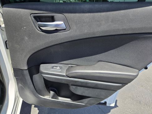 Used 2018 Dodge Charger SXT RWD image 28