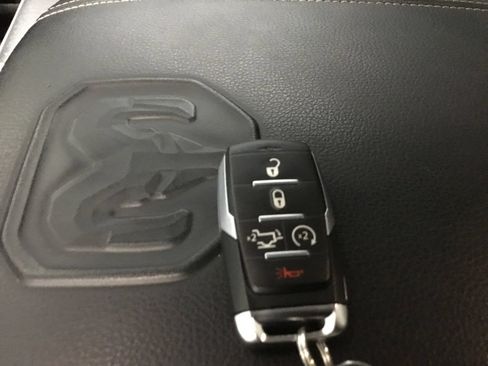 Used 2022 RAM 1500 Laramie AWD/4WD image 10