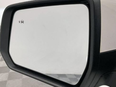 Used 2023 Chevrolet Traverse RS AWD/4WD image 40