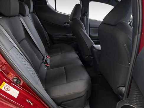 Used 2018 Toyota C-HR XLE FWD image 7