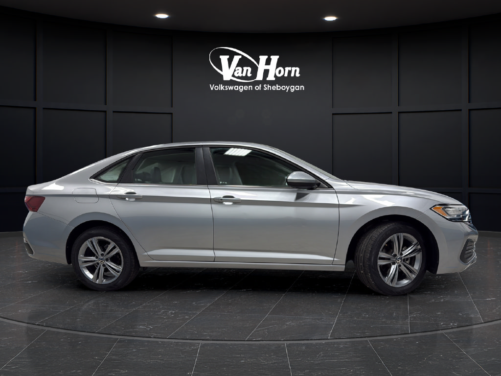 Used 2024 Volkswagen Jetta SE FWD image 8