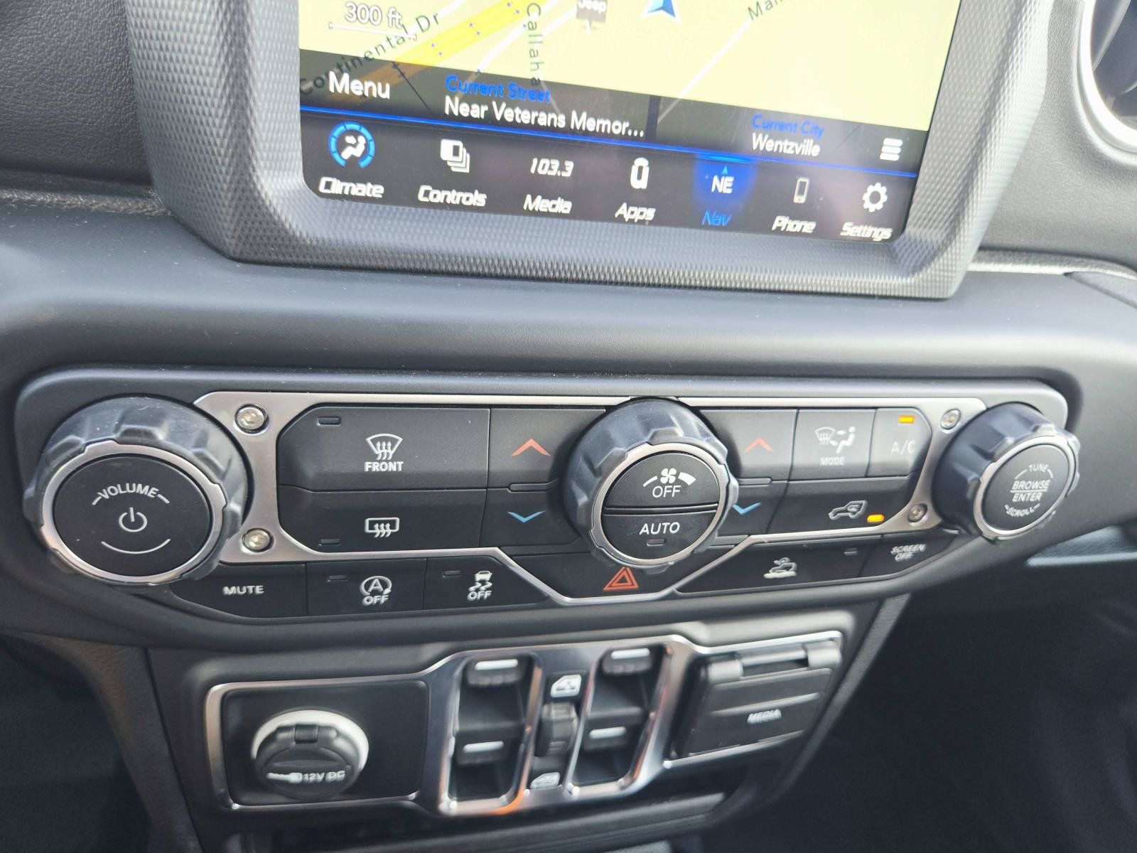 Used 2020 Jeep Gladiator Overland w/ Popular Equipment Package AWD/4WD image 35