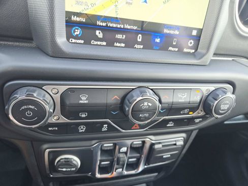 Used 2020 Jeep Gladiator Overland w/ Popular Equipment Package AWD/4WD image 35