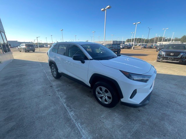 Used 2022 Toyota RAV4 LE FWD image 4