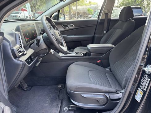 Used 2025 Kia Sportage LX FWD image 24