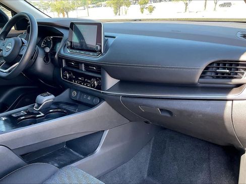 Used 2023 Nissan Rogue SV FWD image 22