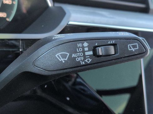 Used 2024 Audi Q8 e-tron Prestige image 28