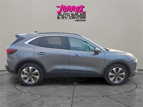 Used 2023 Ford Escape Platinum image 17