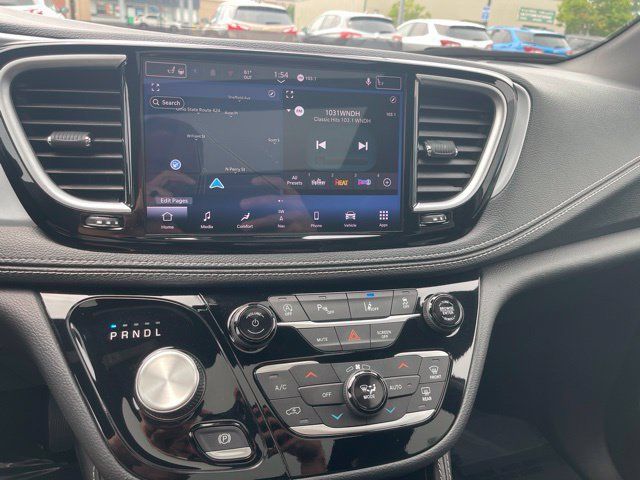 Used 2025 Chrysler Pacifica Limited FWD image 25