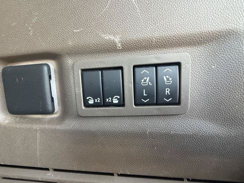 Used 2023 GMC Yukon XL Denali AWD/4WD image 27