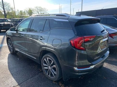 Used 2020 GMC Terrain Denali w/ Denali Premium Package AWD/4WD image 2