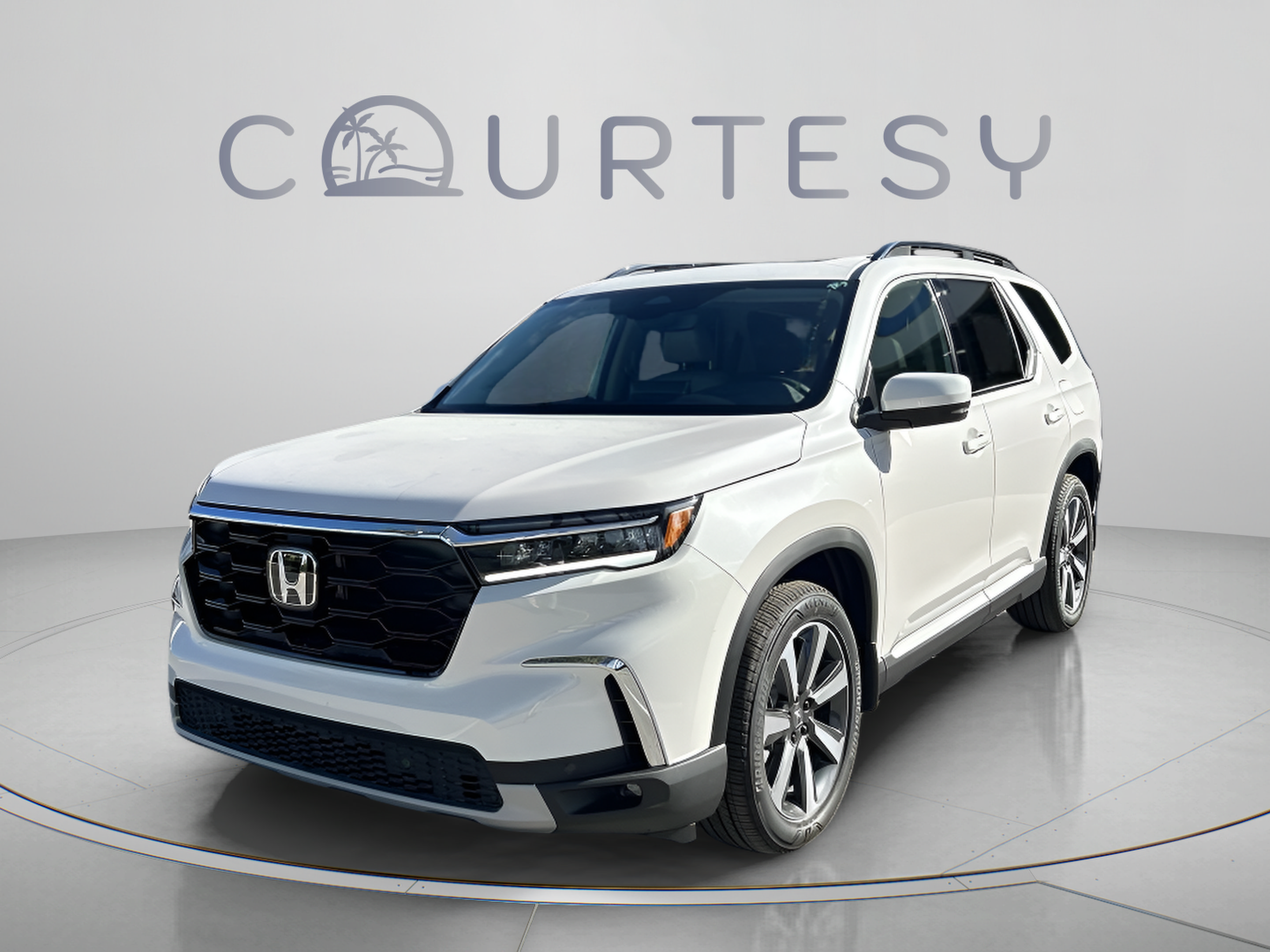 Used 2024 Honda Pilot Touring image 1