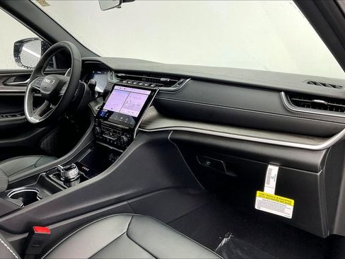 New 2025 Jeep Grand Cherokee L Limited image 6