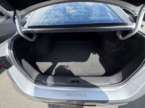 Used 2021 Nissan Sentra SV FWD image 11