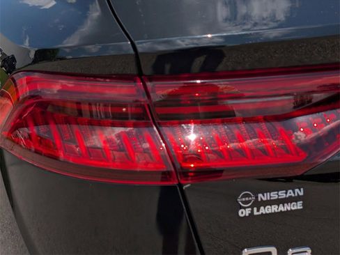 Used 2019 Audi Q8 Prestige w/ Cold Weather Package image 11