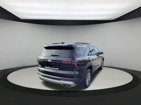 Used 2025 Chevrolet Traverse LT AWD/4WD image 8