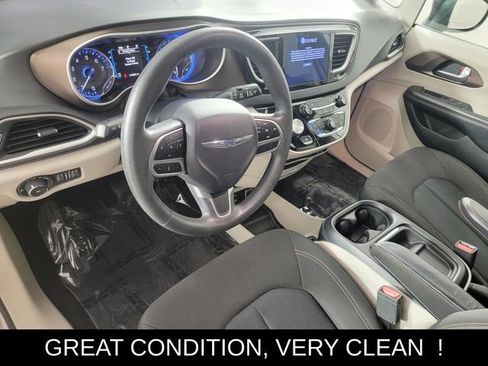 Used 2017 Chrysler Pacifica Touring Plus w/ Tire & Wheel Group FWD image 12