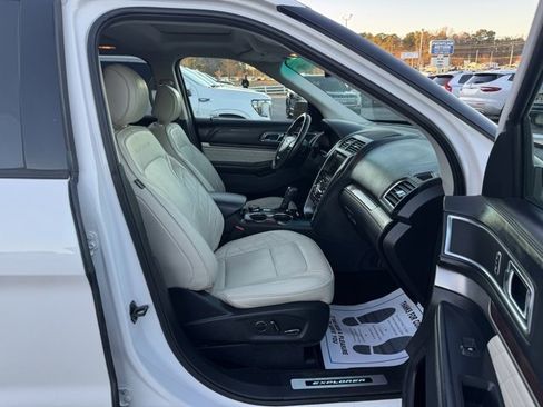 Used 2017 Ford Explorer Platinum image 9
